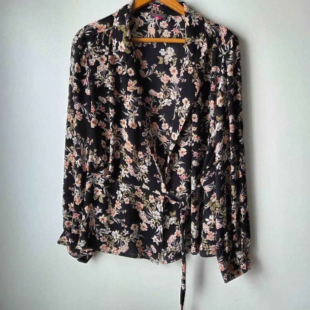 EUC LIKE NEW VINCE CAMUTO FLORAL FLOWY DEEP V LONGSLEEVES TOP SIZE LARGE